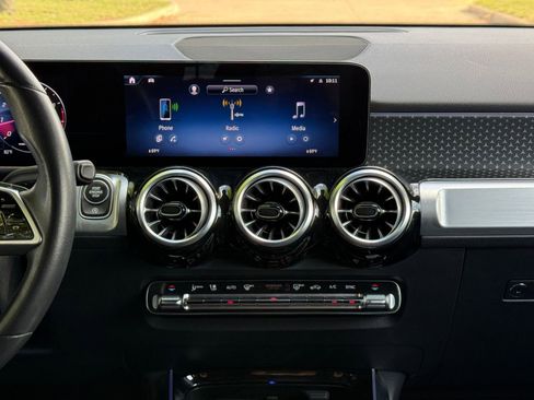 Used 2025 Mercedes-Benz GLB 250 4MATIC image 18