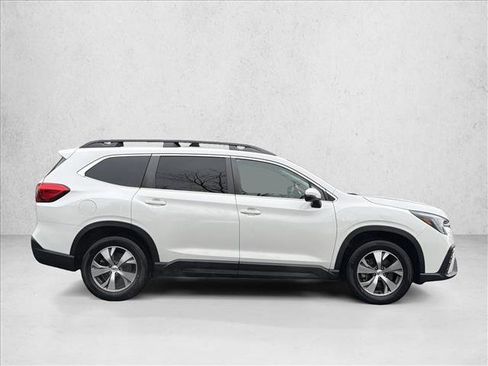 Used 2023 Subaru Ascent Premium image 4