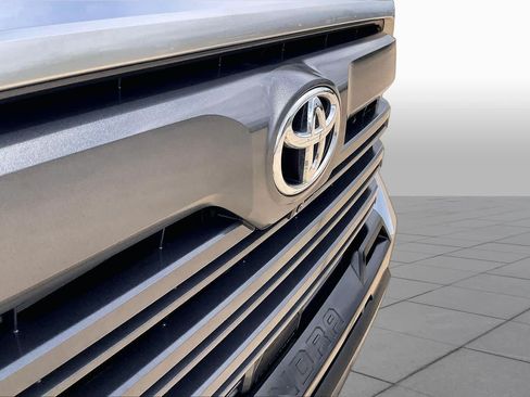 Used 2024 Toyota Tundra Limited AWD/4WD image 30