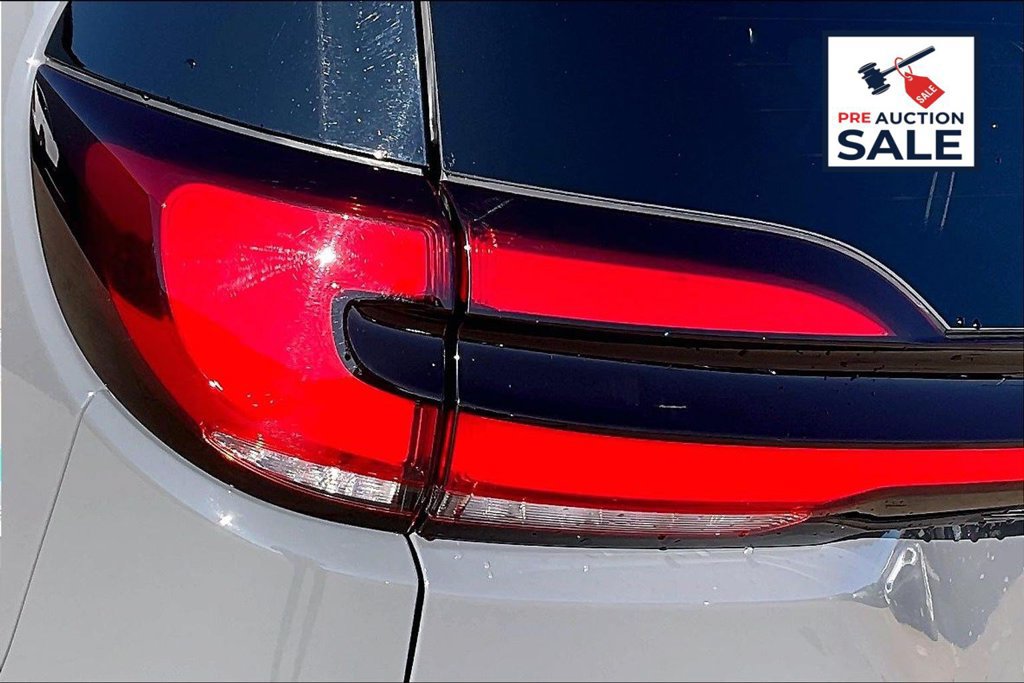 Used 2025 Chrysler Pacifica Limited FWD image 30