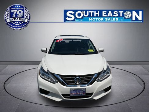 Used 2017 Nissan Altima 2.5 SV w/ Convenience Package FWD image 3