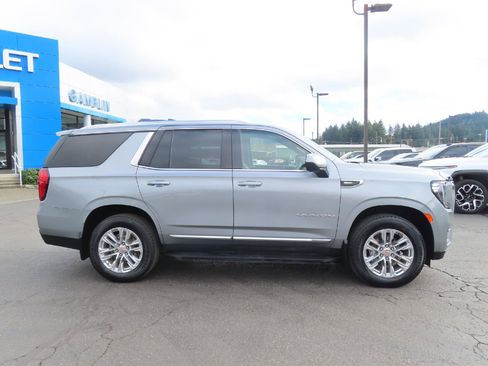 Used 2024 GMC Yukon SLT w/ Max Trailering Package AWD/4WD image 9