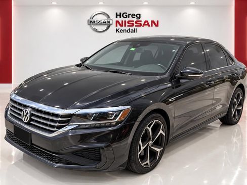 Used 2020 Volkswagen Passat 2.0T R-Line FWD image 2