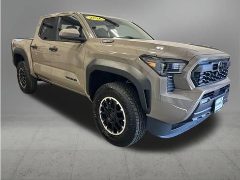 Used 2026 Toyota Tacoma TRD Off-Road AWD/4WD image 3