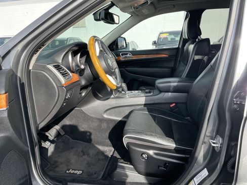 Used 2013 Jeep Grand Cherokee Overland image 38