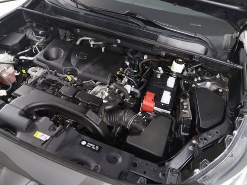 Used 2021 Toyota RAV4 XLE image 18