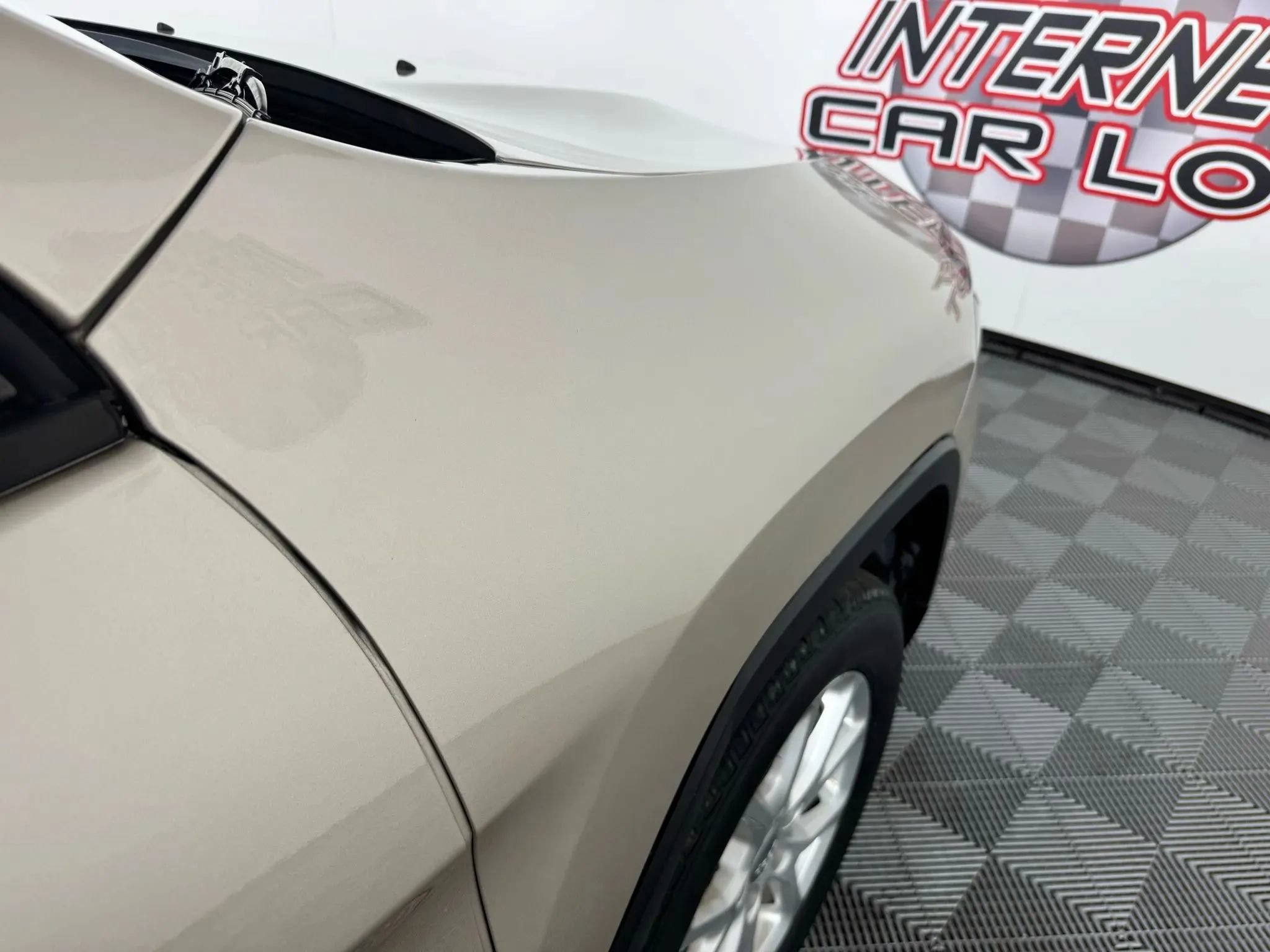 Used 2015 Jeep Cherokee Sport FWD image 28