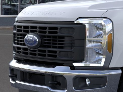 New 2026 Ford F250 XL w/ XL Chrome Package image 17