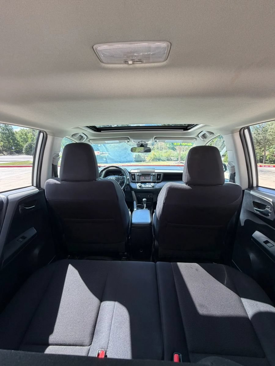 Used 2017 Toyota RAV4 XLE FWD image 5
