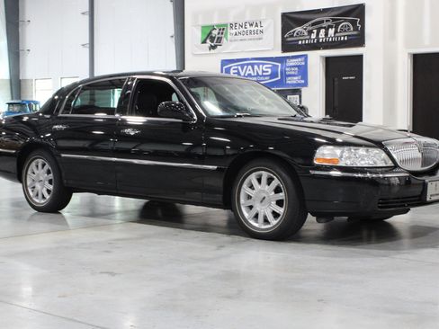 Used 2006 Lincoln Town Car Signature Limited RWD image 26