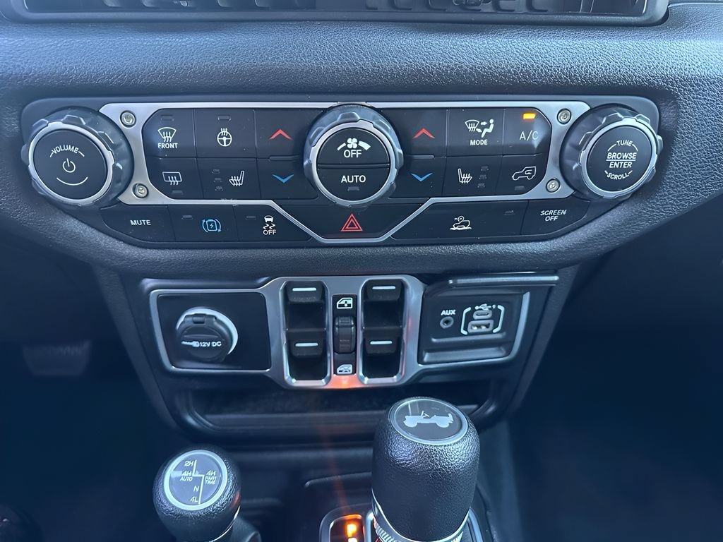 Used 2024 Jeep Wrangler Unlimited w/ Convenience Group AWD/4WD image 19