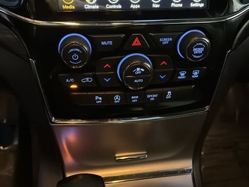 Used 2020 Jeep Grand Cherokee Altitude image 14