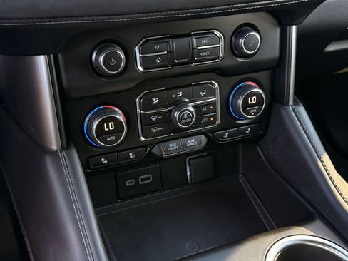 Used 2024 Chevrolet Suburban Z71 w/ Luxury Package image 21