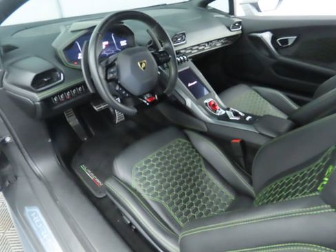 Used 2023 Lamborghini Huracan EVO image 9