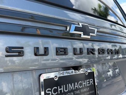 Used 2022 Chevrolet Suburban RST w/ Luxury Package RWD image 16