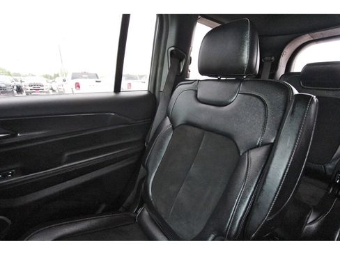 Used 2022 Jeep Grand Cherokee L Laredo image 14