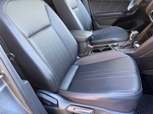 Used 2023 Volkswagen Tiguan SE R-Line image 9