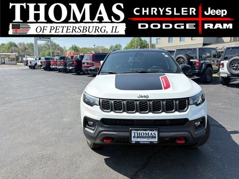 Used 2024 Jeep Compass Trailhawk AWD/4WD image 2