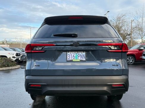 Used 2024 Toyota Grand Highlander XLE image 4