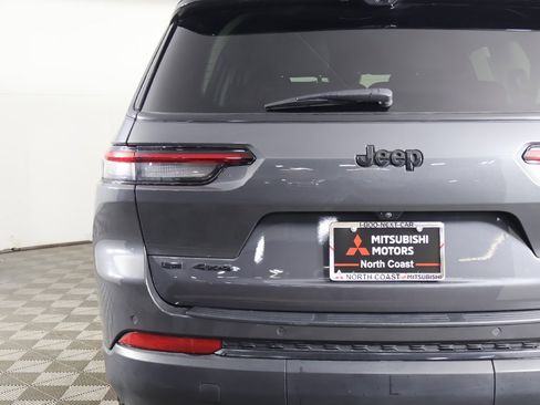 Used 2023 Jeep Grand Cherokee L Limited w/ Luxury Tech Group II image 19