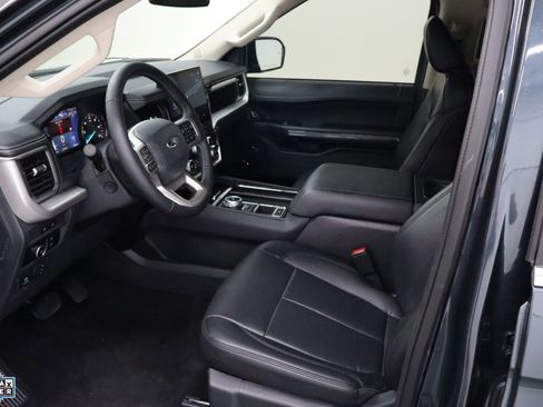 Used 2024 Ford Expedition XLT image 23