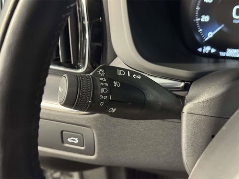 Used 2021 Volvo XC60 T5 Momentum w/ Advanced Package image 29