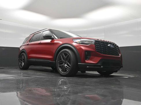 Used 2025 Ford Explorer ST w/ Sun And Sound Package AWD/4WD image 18
