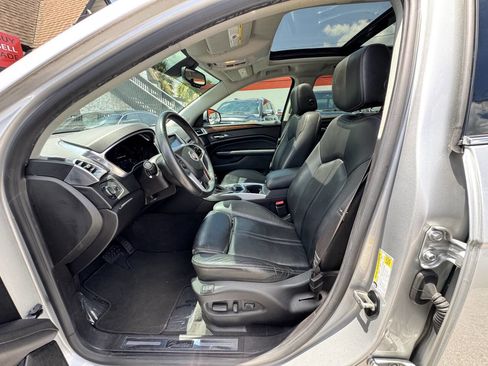 Used 2016 Cadillac SRX Luxury image 10