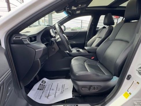 Used 2023 Toyota Venza Nightshade AWD/4WD image 17