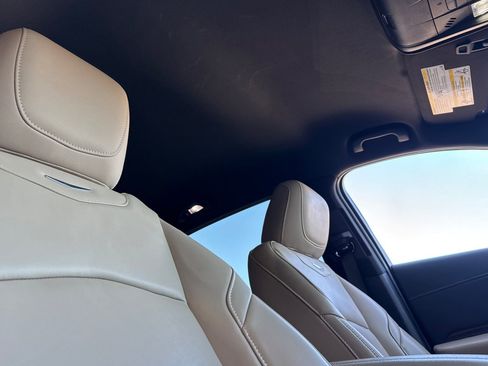 Used 2025 Cadillac XT4 Premium Luxury FWD image 18