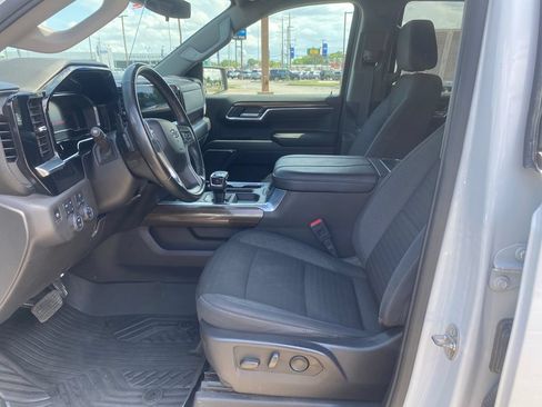 Used 2024 Chevrolet Silverado 1500 LT Trail Boss w/ Protection Package AWD/4WD image 12