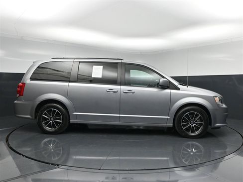 Used 2019 Dodge Grand Caravan GT FWD image 4