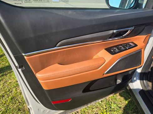 Used 2025 Kia Telluride AWD image 24