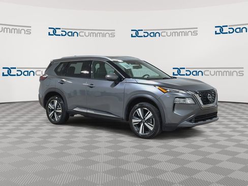 Used 2023 Nissan Rogue SL image 2