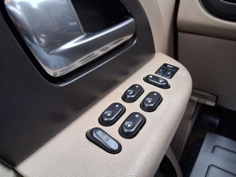 Used 2004 Ford Expedition Eddie Bauer image 27