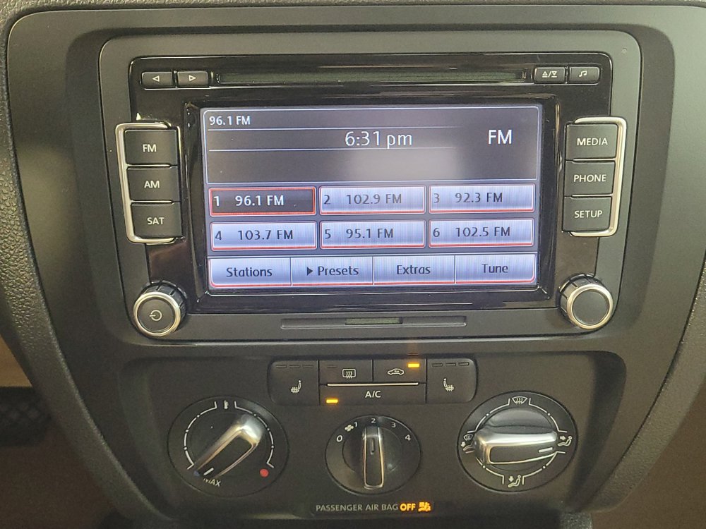 Used 2014 Volkswagen Jetta SE FWD image 25