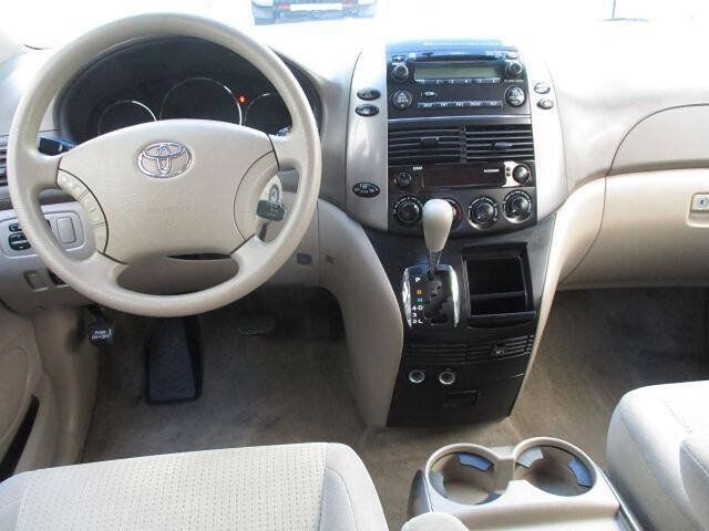 Used 2007 Toyota Sienna LE w/ LE Pkg 4 FWD image 7