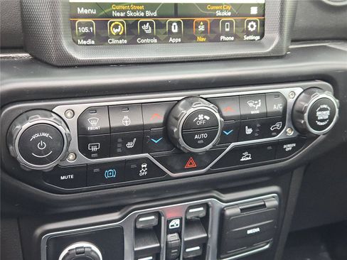 Used 2022 Jeep Wrangler Unlimited Sahara w/ Cold Weather Group image 29