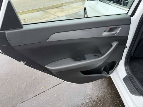 Used 2018 Hyundai Sonata SE w/ Cargo Package image 13
