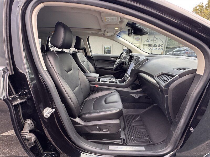 Used 2022 Ford Edge Titanium w/ Class II Trailer Tow Package AWD/4WD image 34