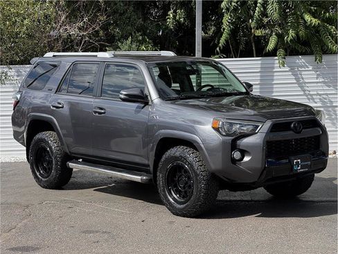 Used 2018 Toyota 4Runner SR5 Premium AWD/4WD image 8