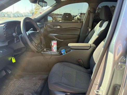 Certified 2025 Chevrolet Trax RS image 5
