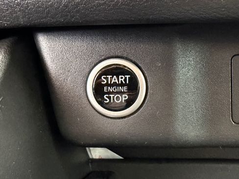 Certified 2022 Nissan Rogue SV FWD image 24