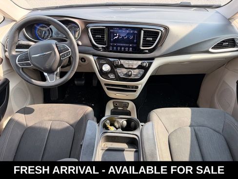 Used 2019 Chrysler Pacifica Touring Plus w/ Advanced Safetytec Group FWD image 13