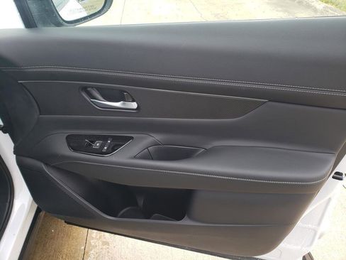 Certified 2025 Nissan Murano SV image 27