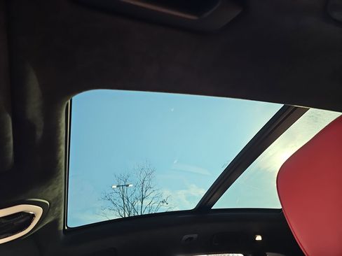 Used 2021 Porsche Macan Turbo image 30