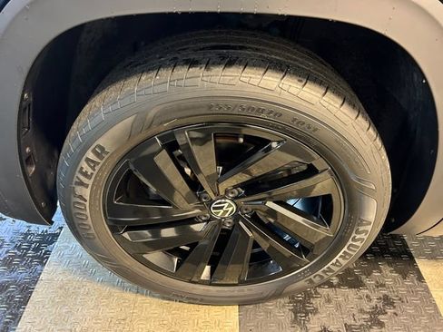 Certified 2023 Volkswagen Atlas Cross Sport SE FWD image 9