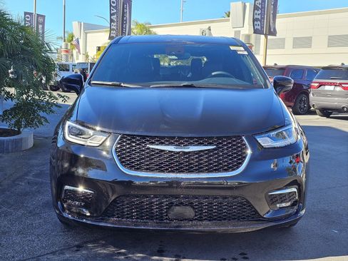 New 2026 Chrysler Pacifica Select image 2