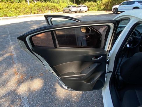 Used 2016 MAZDA MAZDA3 i Touring w/ Popular Equipment Package FWD image 35