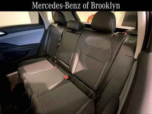 Used 2023 Volkswagen Taos SE w/ Panoramic Sunroof Package image 19